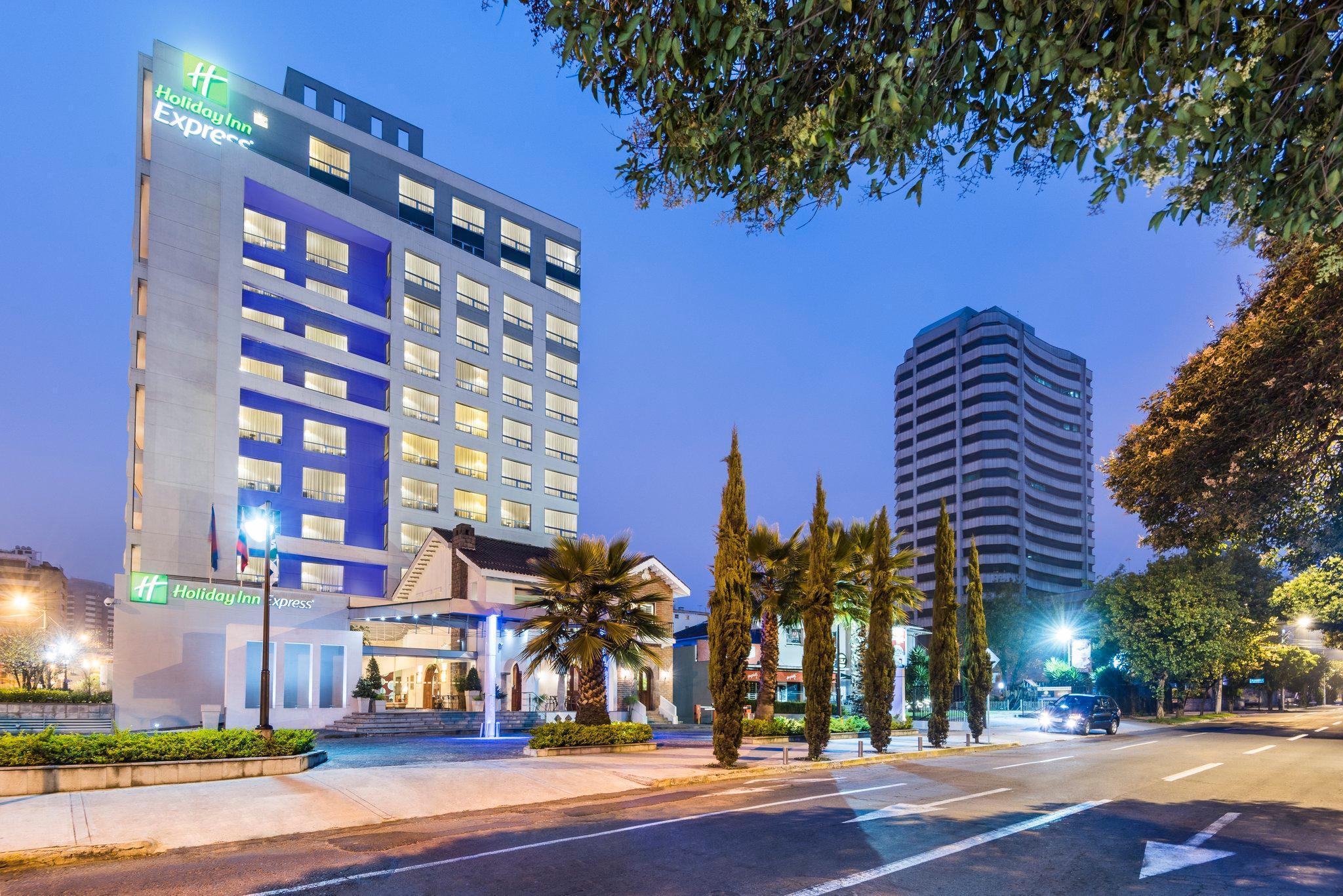 Holiday Inn Express Quito, An Ihg Hotel Exterior photo